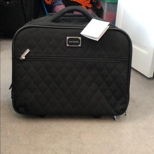 Vera Bradley Rolling Luggage. FITS UNDER SEAT. 🏝